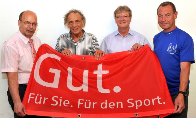  Ludger Braam (Sparkasse), Gerd Mölders (LV Marathon Kleve), Laurenz Thissen (TSV Weeze und Laufmoderator) und Gerd Aengenheister (LN Nütterden)